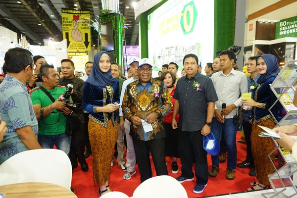 Mr. John Wempi Wetipo, Indonesian Vice Minister of Public Works and Housing visited Indonesia Properti Expo on 16TH November 2019
