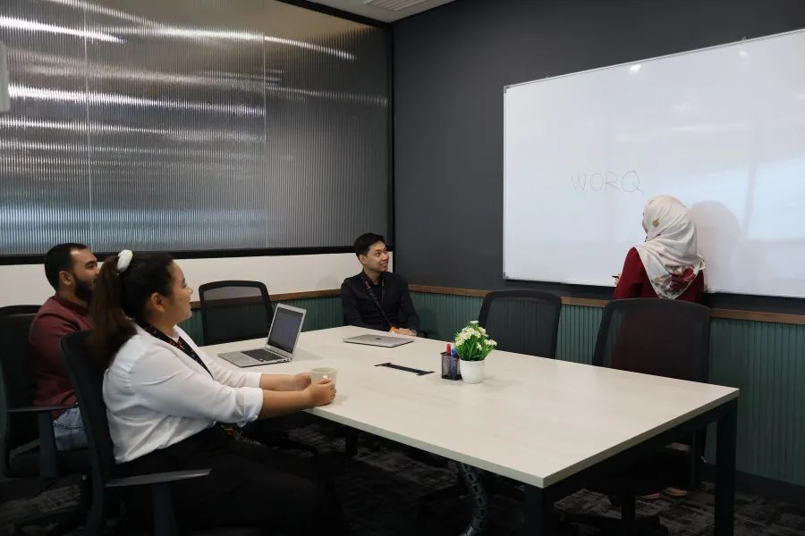 freelancer using meeting room