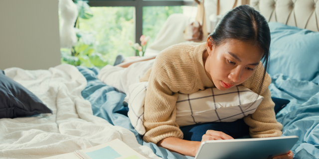 University student rent a house and move in