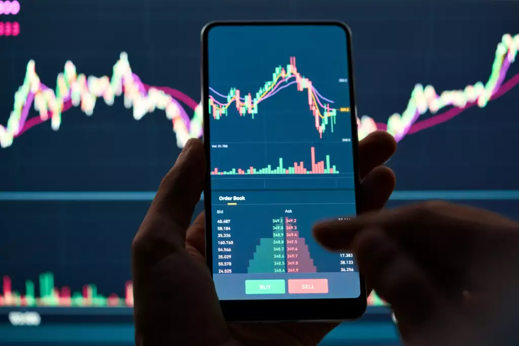 How to exchange currency to trade stocks in Moomoo financial app